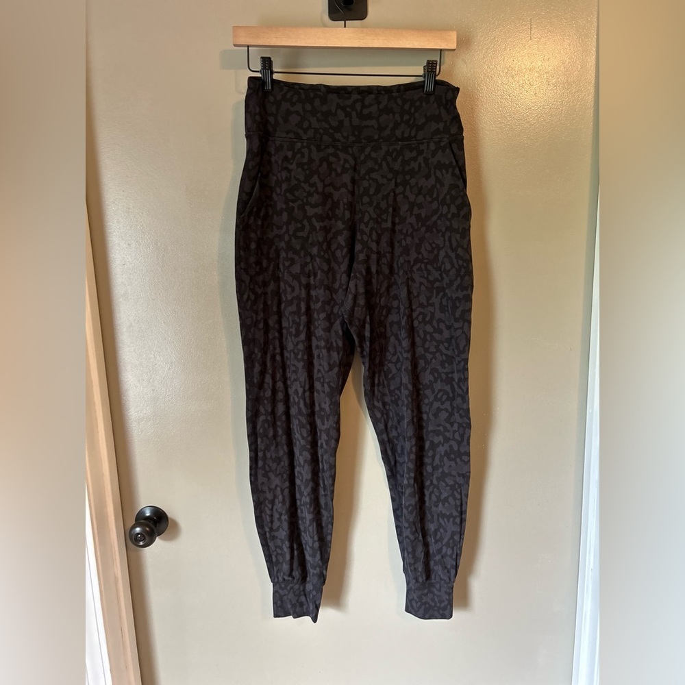 Lululemon align cheetah print joggers size 8